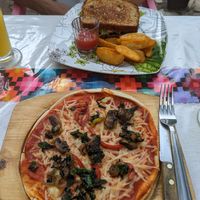Vegan pizza & sandwich at La Tradición in Palenque