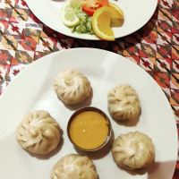 Vegetable pakoras + vegetable momos at Kantipur in Brussels