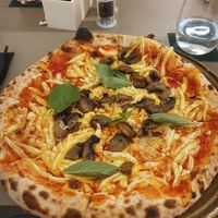 Pizza Mushrooms with vegan cheese at Sale e Pepe in Ayia Napa