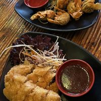 Oben: fritt. Wantans mit süß-sauerem Dip // unten: frittierter Tofu  at Best Friends in Wurzburg