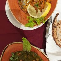 Blumenkohl - Kartoffeln und Kichererbsen - Spinat at Delhi Darbar in Lagos