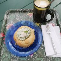 Spinach and vegan cheese bun with oat latte at Kahvila Rakastan in Helsinki