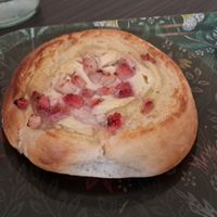 Strawberry bun at Kahvila Rakastan in Helsinki