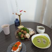 Karelian pie and the buffet of the day with refillable coffee at Kahvila Rakastan in Helsinki