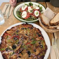 Vegan bbq pollo pizza, vegetarian capese salad   at Natura in Madrid