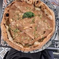 Pizza vegana con pistacchi e mortadella vegana at Assaje in Turin