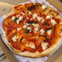 Vegan & gluten-free margherita at Mangiamo! in Valencia