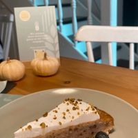 Walnuss-Bananenkuchen 😍😍  at Greens Cafe Deli in Kempen