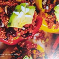 Gevulde paprika's met quinoa at De Vegan Box in Amsterdam