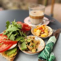 Veganisierter Avocarl und Iced Latte mit Hafermilch at Café Goldmund in Calw