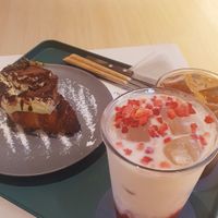 Matcha Croissant and vegan strawberry latte at Nuldam Space - 널담은공간 수원점 in Suwon