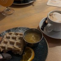 Vegane Waffel+Cappucino mit Hafermilch   at Blauer Fuchs in Freiburg