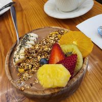Cocoa bowl at Mercador Café in Porto