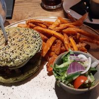 Red carrot burger at De Beren in Tilburg