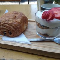 Chocoladebroodje en sojayoghurt met granola at LUDO in Ghent