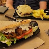 Smash burger & kebab at Veggira in Bilbao