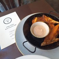 "Boniatos bravas" riquísima la salsa 😋 at Chia Chill Café in Madrid