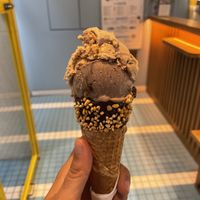 Helado sabor snicker  at Sugar Killer in Athens