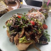 Avocado Toast mit Pilzen  at Poke Bowl in Koh Chang