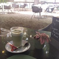 matcha latte at Entrega430 X Veggiezz in Linz