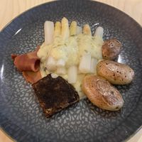 Spargel mit Kartoffeln und Soße  at Plantenköök in Bremen