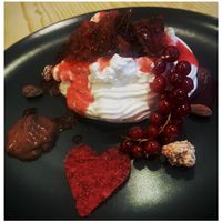 Delicious pavlova    at Plantenköök in Bremen