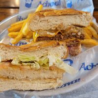 Vegan Chickenburger with vegan Mayonnaise and vegan Cheese Burger at Achával - 5 Squares in Puerto Iguazu