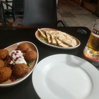 Falafel y pan at El Libanes in Tenerife