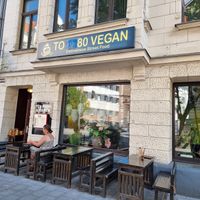 Outdoor seating at To80 vegan in Cologne