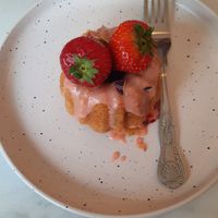 Strawberry cake at Plant Dragon in Leuven