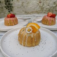 cakes at Plant Dragon in Leuven