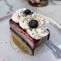 Blueberry lemon cake at Plant Dragon in Leuven