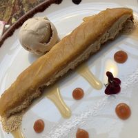 amazing apple crumble dessert at Jardineiro - Vegan Kitchen in Porto