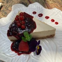 blueberry cheesecake - ok, but the others desserts were better at Jardineiro - Vegan Kitchen in Porto