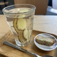 Gember thee 3,30€
  at Hazel in Dordrecht