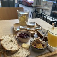 Gember thee 3,30€
Vegan breakfast 10€  at Hazel in Dordrecht