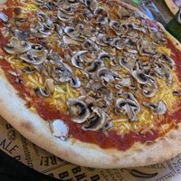 Pizza Funghi vegan  at L'Osteria in Hannover