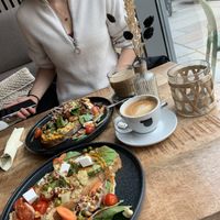 Blumenkohl Focaccia und Smashed Avocado Brot  at Alua Catering Cafe in Dresden