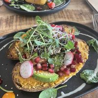 Teriyaki Tofu (vorne) und Leberkäse (hinten)  at Alua Catering Cafe in Dresden