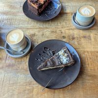 Zupfkuchen, Bounty Cheesecake, Cappucino und Bananenkaffee at Alua Catering Cafe in Dresden