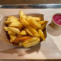Fries and pink hummus  at Frittenwerk - Hbf Köln in Cologne