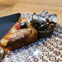 Gluten-free almond cherry blondie and Oreo muffin, both vegan at Café Bigoti in Leipzig