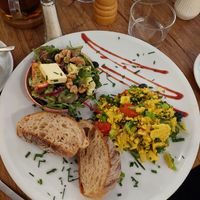 Vegan tofu scramble at IVY Bistro & Café in Hamburg