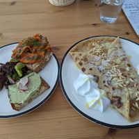 'Nordische Bruschetta' and apple pie pancake at Katers Köök in Hamburg