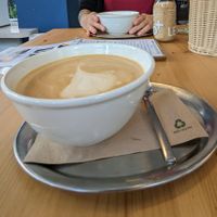 Endlich ein großer Milchkaffee nach meinem Geschmack. at Katers Köök in Hamburg
