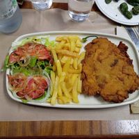 Cachopo vegano con ensalada e patacas. at Mesón O Recuncho in Viveiro