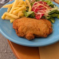 Cachopo con seta ostra, pimiento del piquillo y queso vegano at Mesón O Recuncho in Viveiro