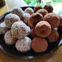 Cacao y coco trufas at Yu'gupa in Mazunte