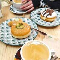 Delicious capuccinos made with decaf and oat milk at Tartisse in Barcelona