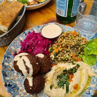 Falafelteller für 14 € at Picknick Cafe - City in Frankfurt